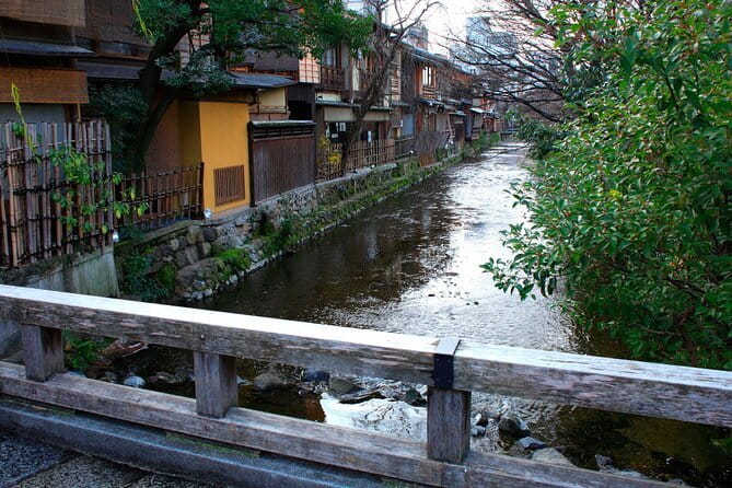 1 Hour Geisha Show in Kyoto - Tea House vs Gion Theater: Pick the Atmosphere That Fits Your Trip