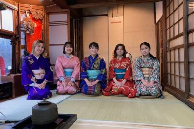 A Unique Antique Kimono and Tea ceremony Experience in English - Antique kimono rental: what it means (and what to expect)