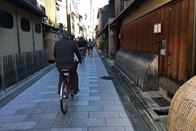 Explore Hidden Alleyway with a Local Expert (Morning tour) - Private pace: what you gain when it’s just your group