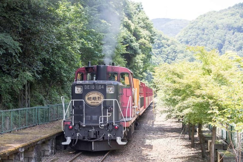 From Osaka: Sagano Train Ride and Kyoto Guided Day Tour - Comfort, bus setup, and why guides can make or break the day