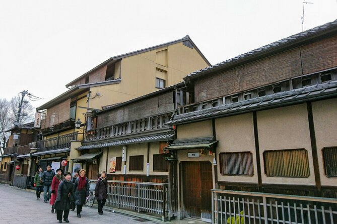 Full Day Guided Tour to Kyoto and Nara from Osaka by Van - Yumekaze Plaza stop and the rhythm back to Osaka