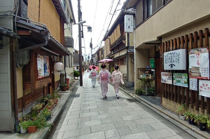 Full-Day Sightseeing to Kyoto Highlights - Arashiyama Bamboo Forest: how to enjoy it without turning into traffic