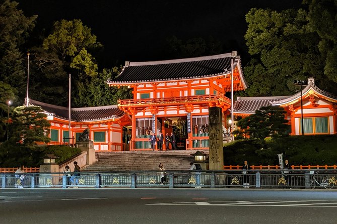 Gion Night Walking Tour - Stop 2: Yasakanoto at night for that Kyoto-photo glow