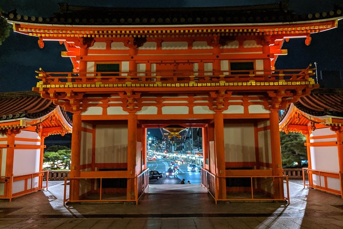 Gion Night Walking Tour - Stop 4: Gion Shirakawa walkpast scenes, modern life included