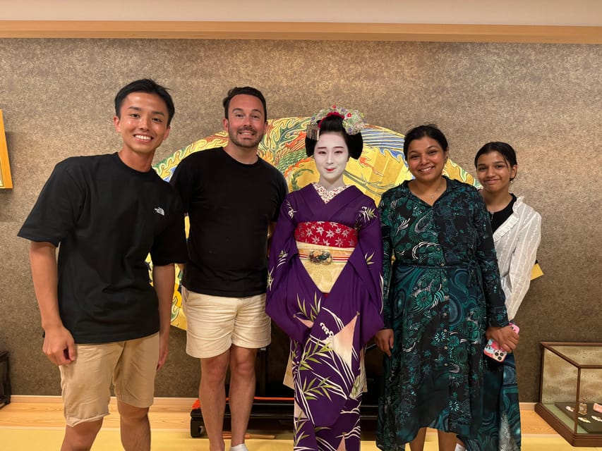 Gion Walking Tour, Geisha Show and Japanese Game in Kyoto - The fan game: a playful way to learn the vibe