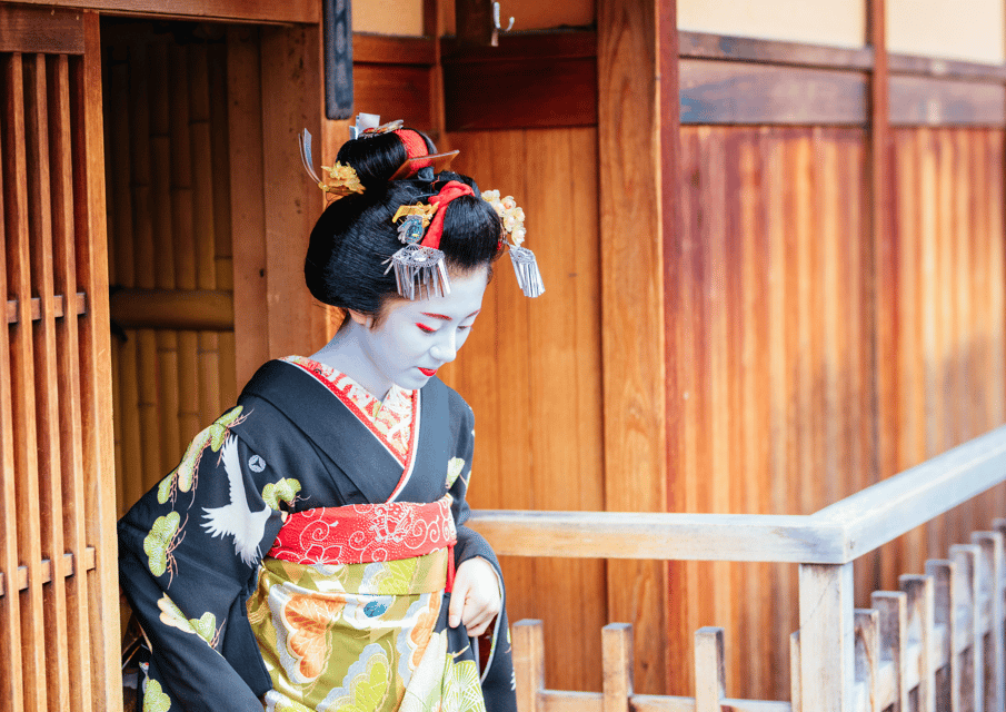 Gion Walking Tour, Geisha Show and Japanese Game in Kyoto - The 1-hour Gion walk: history you can actually see
