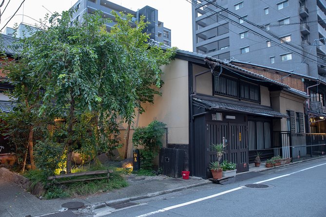 Highlights & Hidden Gems With Locals: Best of Kyoto Private Tour - Price, guides, and how to get your included drink and tickets right