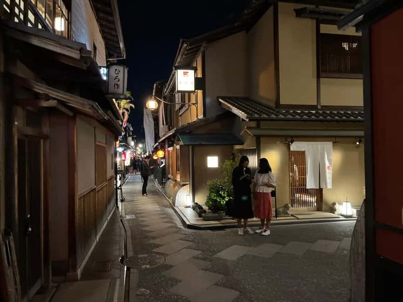 Kioto: Gion Tour, recorrido a pie (Español/Castellano) - Gion-Kobu: Shinbashi-dori, Shiragawa, and the Tatsumi Shrine detour