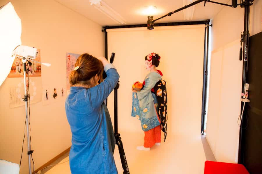 Kyoto: 2-Hour Maiko Makeover and Photo Studio Shoot - The maiko makeup look: more than white face paint