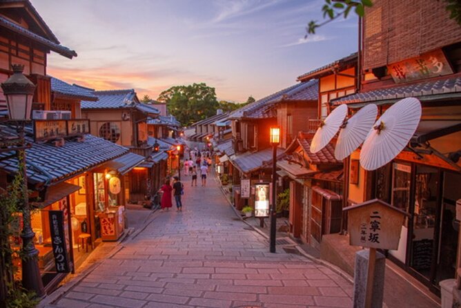 Kyoto 5-Star Geisha Night Walk: Small-Group Authentic Experience - Zen at the oldest temple in Kyoto: calm between the lanterns