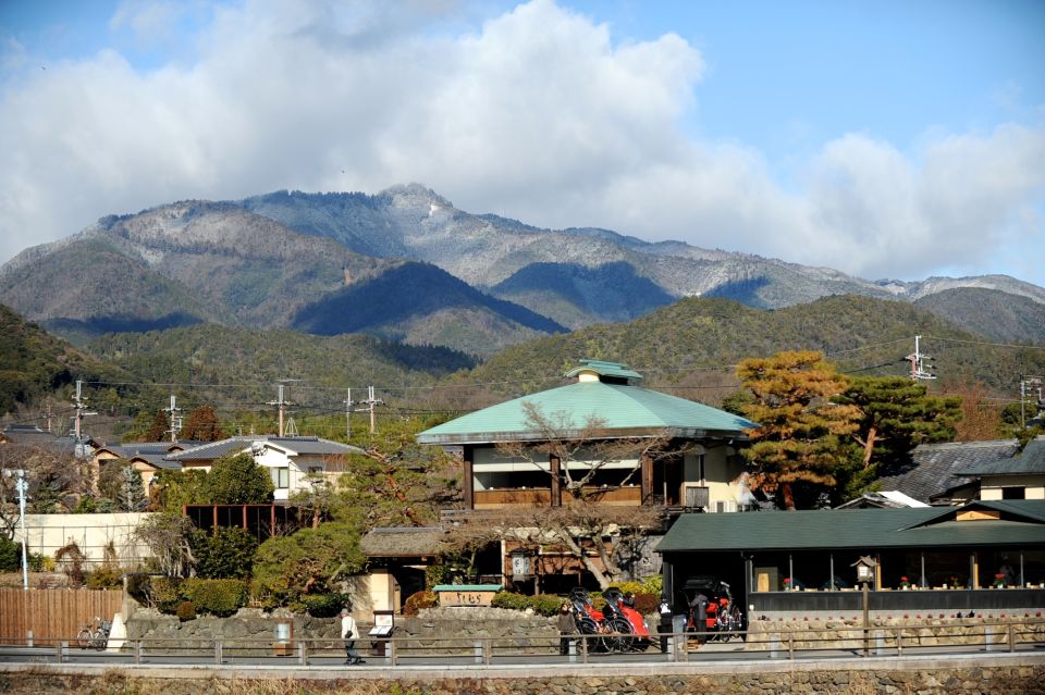 Kyoto: Arashiyama Customized Rickshaw Tour & Bamboo Forest - Quiet neighborhood streets: the part people underestimate