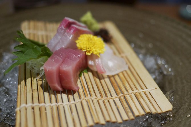 Kyoto Evening Gion Food Tour Including Kaiseki Dinner - Gion walk: main roads, back alleys, and the reality of exclusivity