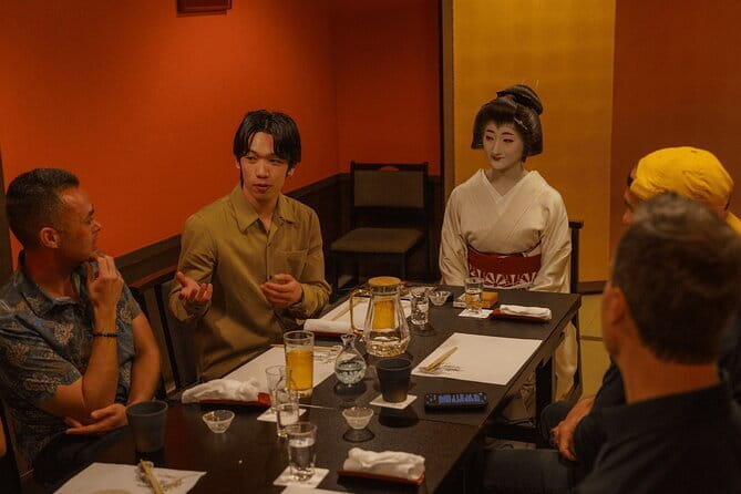 Kyoto: Geisha Dinner & Gion Cultural Walk - Dinner time in a local restaurant: kaiseki + geiko conversation