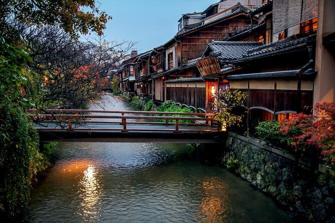 Kyoto: Geisha Dinner & Gion Cultural Walk - The guide’s role: more than translation, it sets the tone