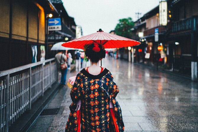 Kyoto Geisha District Walking Tour in Gion - Gion Shirakawa Canal: A Tranquil Waterway Break for Your Photos