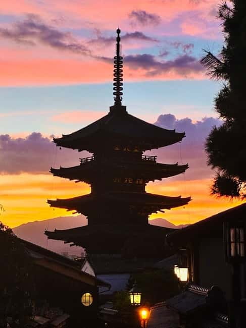 Kyoto Geisha Walking Tour: Gion District & Hidden Gems - Entering Gion: the streets that set the mood