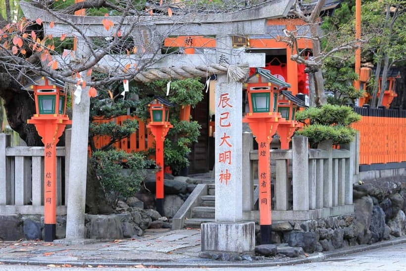 Kyoto Geisha Walking Tour: Gion District & Hidden Gems - How spotting geiko and maiko actually works on this walk