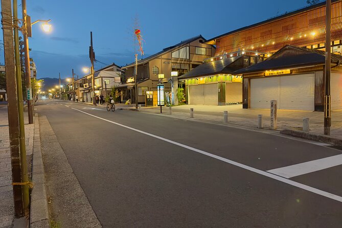 Kyoto Ghost Tour: Dark Tales, Urban Legends, Bamboo Forest Night - Guides and tone: the difference between scary and cruel