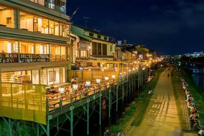 Kyoto Gion: 2-Hour Geisha Culture & History Walking Tour - Yasaka Shrine: the 1,000-year-old anchor in the middle of Gion