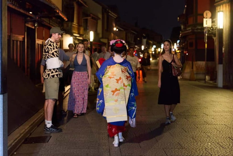 Kyoto: Gion Geisha District Walking Tour - Stories of Geisha - Nighttime Gion and Pontocho: What This 2-Hour Walk Really Gives You
