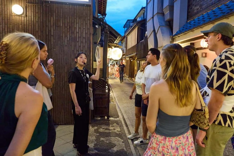 Kyoto: Gion Geisha District Walking Tour - Stories of Geisha - Pontocho Alley and Izumo-no-Okuni: Street Life Meets Stage Origins