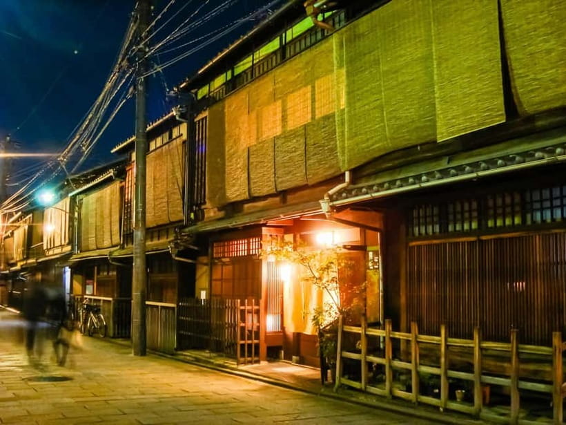 Kyoto: Gion Geisha District Walking Tour - Stories of Geisha - Gion Corner and Hanamikoji Street: The Best Place to Slow Down and Ask