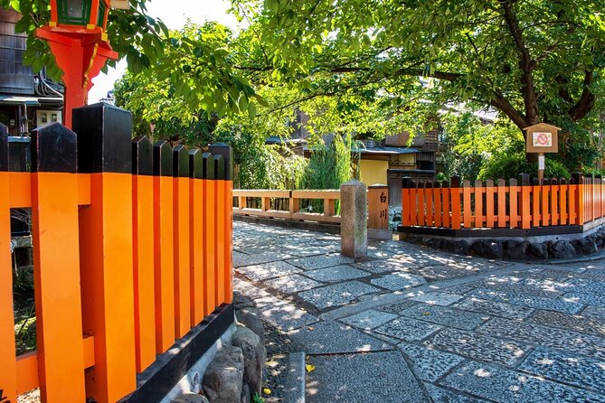 Kyoto Gion Historical Walking Tour - Meeting point and how the 3-hour flow feels on the ground