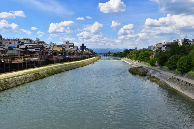 Kyoto Gion Historical Walking Tour - Chion-in: Sanmon gate to temple grounds