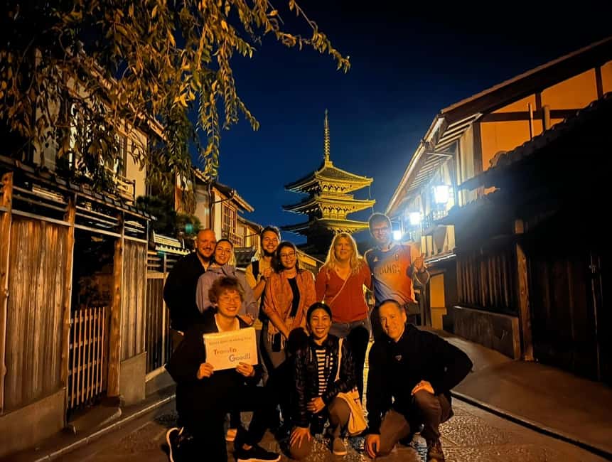 Kyoto: Gion Magical Night Walking Tour with Geisha Trivia - Gion after dark: what changes when the lights come on