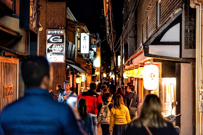 Kyoto Gion Night Walk & Geisha District Guided Tour - What $18 buys: small groups and a smart walking pace