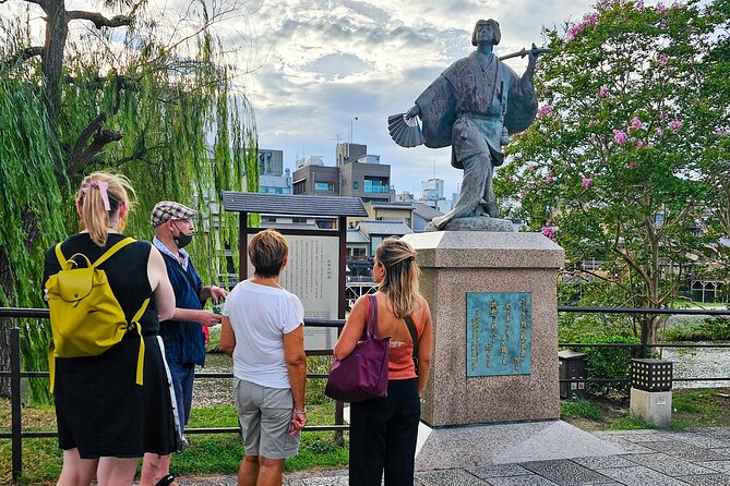 Kyoto Gion Night Walk & Geisha District Guided Tour - Seeing maiko and geisha without turning it into a chase