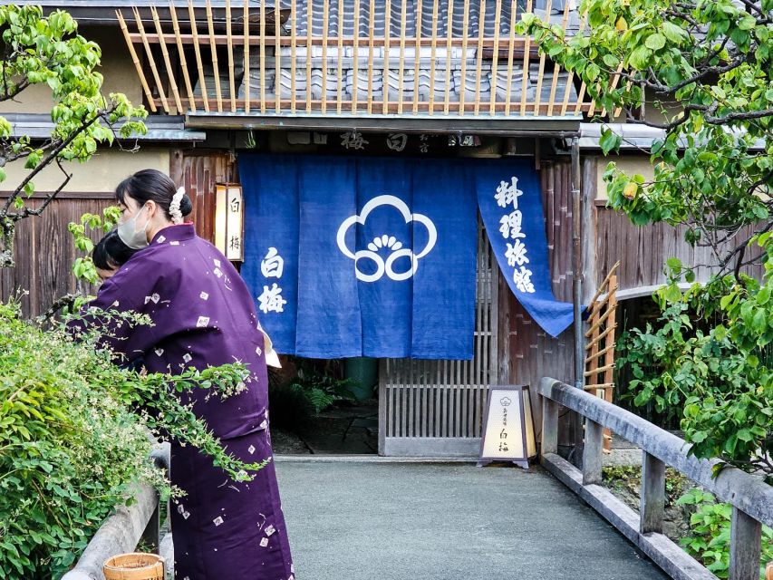 Kyoto: Gion Sunset Walking Tour with Local Guide - Hanamikoji Street: the historic lane you actually learn how to see