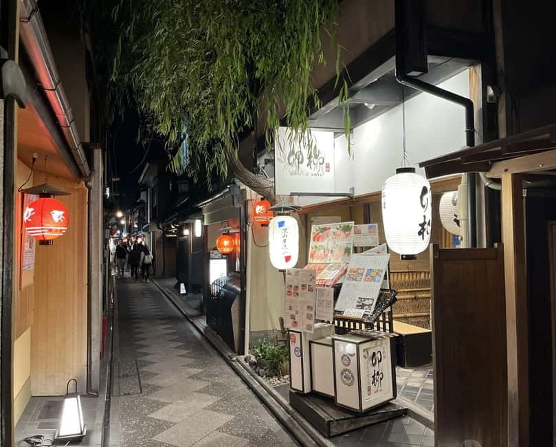 Kyoto: Gion Walking Tour - Finding the Disney Store meeting point (and starting on time)