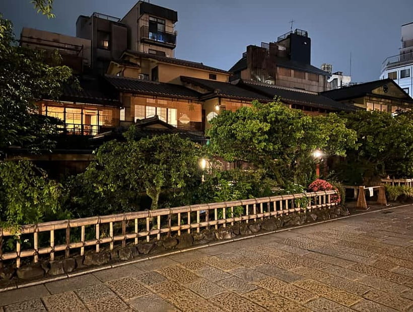Kyoto: Gion Walking Tour - Sanjo Ohashi to Yamato-dori: bridges that change your perspective