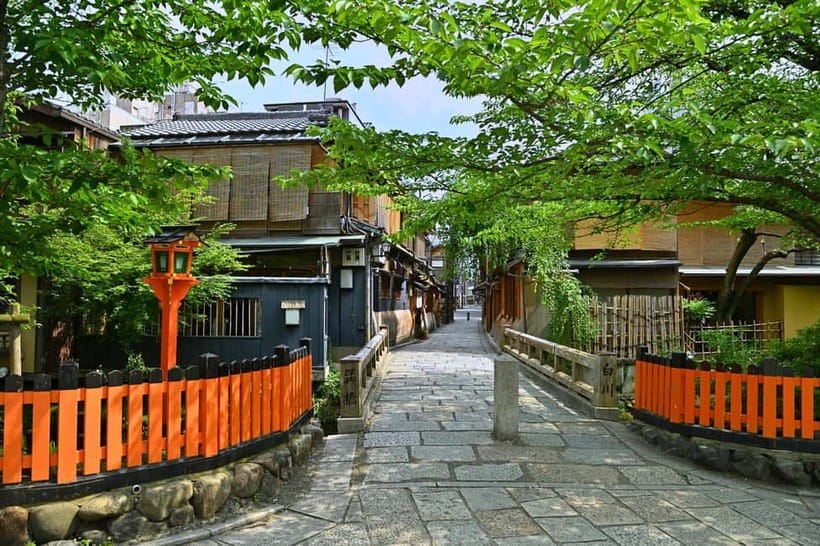 Kyoto: Gion Walking Tour - Pontocho alley and the Kamogawa side: where the atmosphere starts