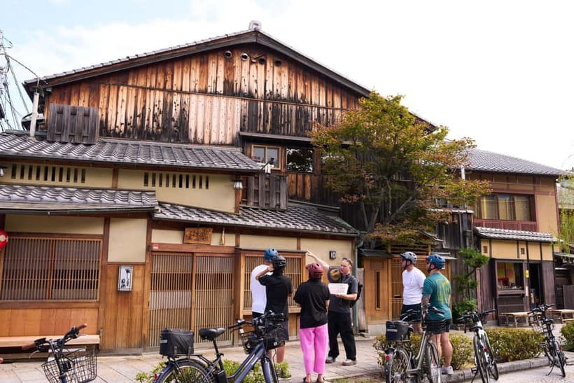 Kyoto: Hidden Gems E-Bike Tour Through Backstreets & Temples - Kyoto Imperial Palace Grounds: A Thoughtful Finish