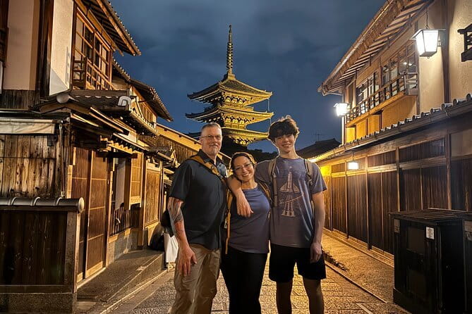 Kyoto Magical Night English Tour: Gion & Fushimi Inari Shrine - Gion on Foot: Hanamikoji Street and the Geisha District at Night