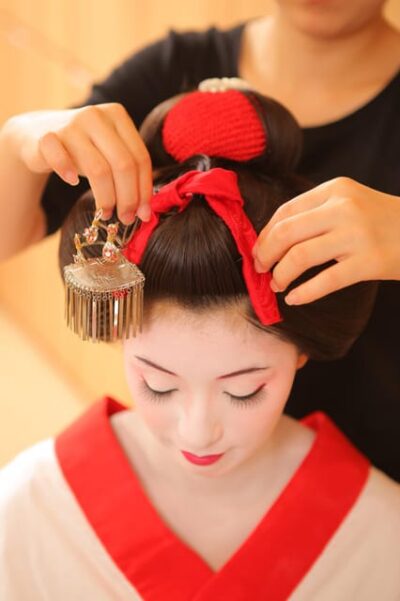Kyoto: Maiko Makeover and Photoshoot Experience - The 150-minute flow: kimono, hair, makeup, portraits
