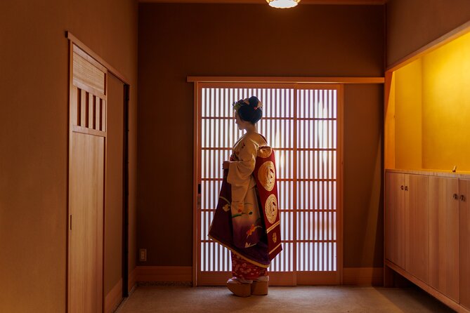 Kyoto: Meet the Geisha Maiko with Gion Walking Tour - Kimono option and the socks rule (don’t skip this)