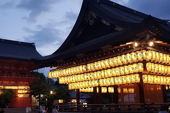 Kyoto Nighttime All-Inclusive Eats and Streets, Gion and Beyond - Meeting point at Minamiza Theater and the first hour’s focus