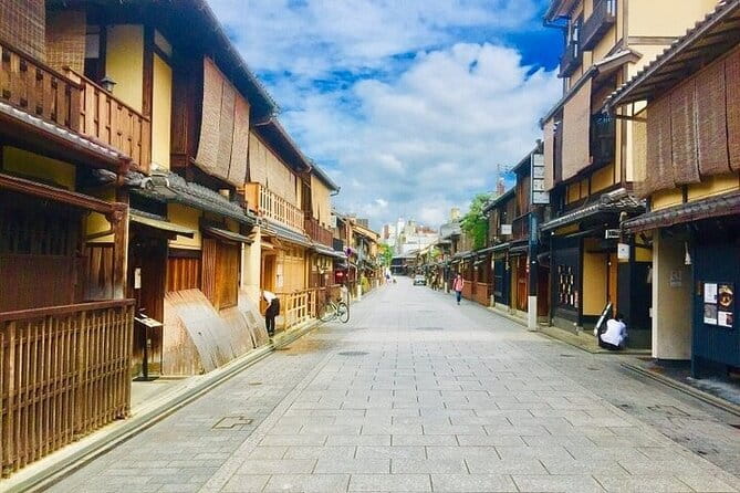 Kyoto: Nijo, Kinkaku-ji, Arashiyama, Kiyomizu & Fushimi Inari - Nijo Castle: UNESCO-style architecture with time to breathe