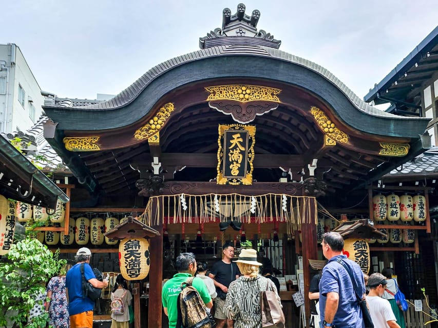 Kyoto: Nishiki Market and Depachika Food Tour with a Local - Nishiki-Tenmangu Shrine: a quick calm break between snacks