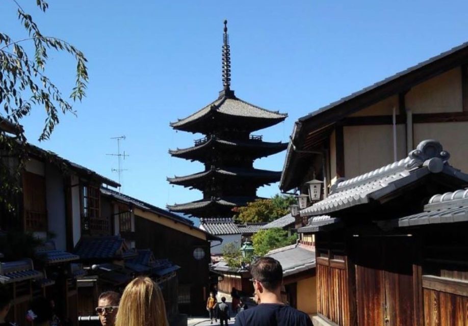 Kyoto: Private 2.5 Hour Historical Walking Tour - Meeting at Yasaka Shrine: start where Kyoto history actually begins