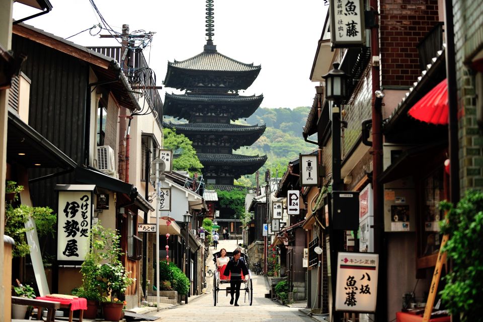 Kyoto: Private Rickshaw Tour of Gion and Higashiyama Area - Comfort, Families, and the Real Size of a Rickshaw