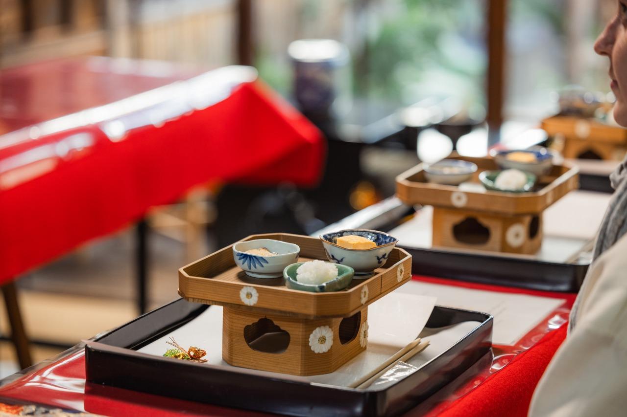 Kyoto: Table-Style Tea Ceremony at a Kyo-Machiya - Flower arranging for tea ceremony vibes