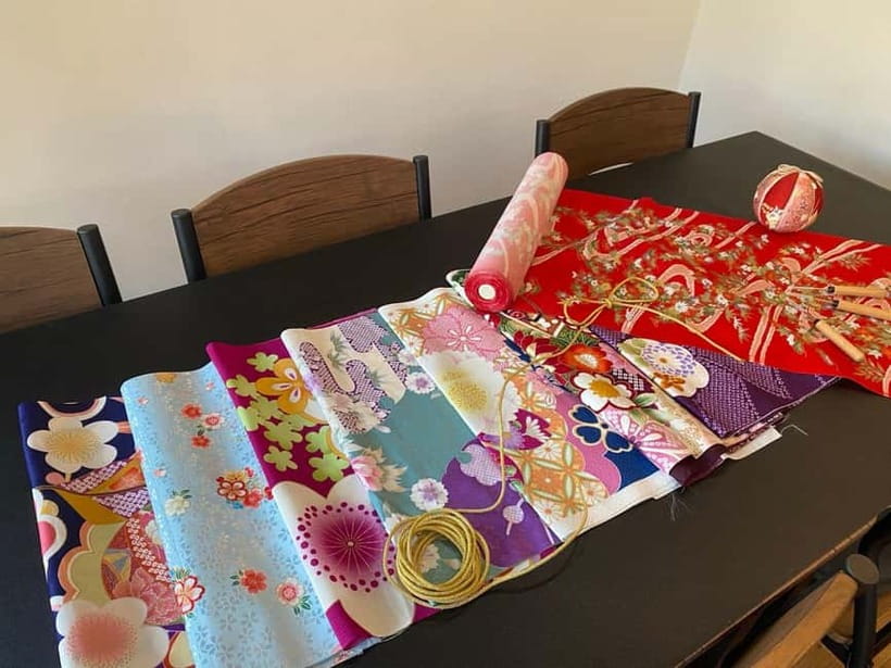 Kyoto: Traditional Kimono Fabric Handicrafts Workshop - Choosing Kimono Fabric: The Moment That Makes the Keepsake Yours