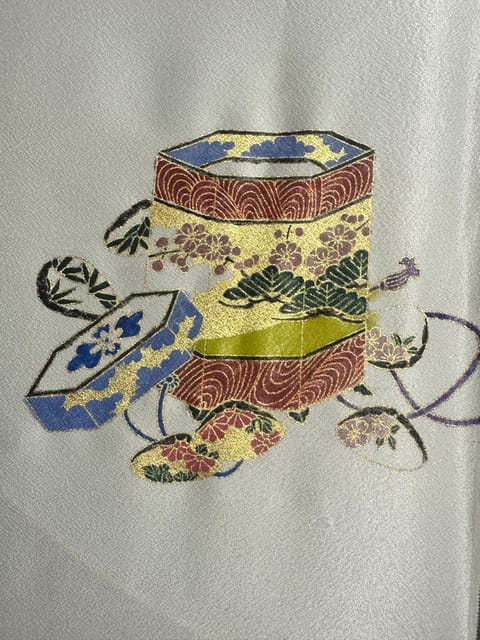Kyoto: Traditional Yuzen Dyeing Experience - The Yuzen technique: painting stamped images into dyed silk