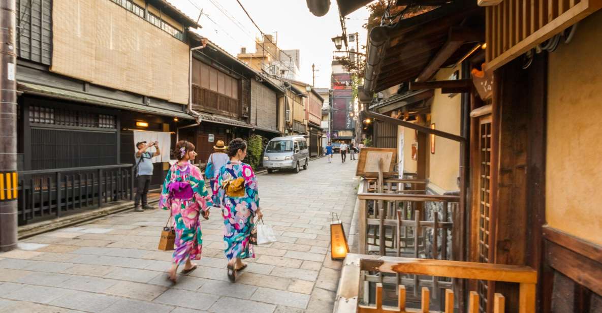 Night Walk in Gion: Kyoto's Geisha District - Why this 100-minute Gion walk feels different after dark