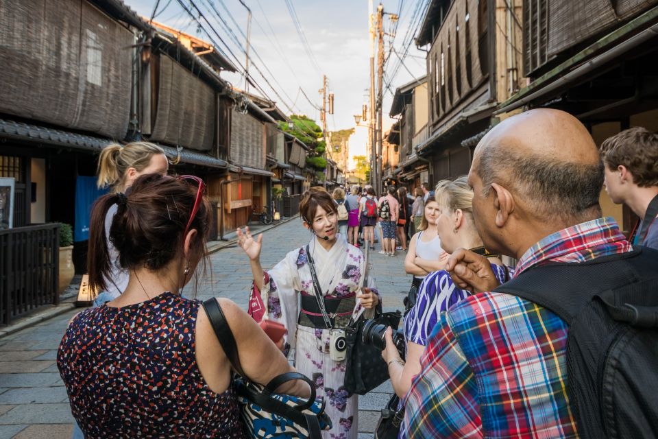 Night Walk in Gion: Kyoto's Geisha District - About those possible geiko or maiko sightings