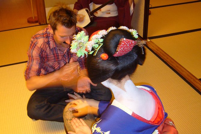 Private Dinner with a Geisha - The Gion walk: your guide turns streets into context